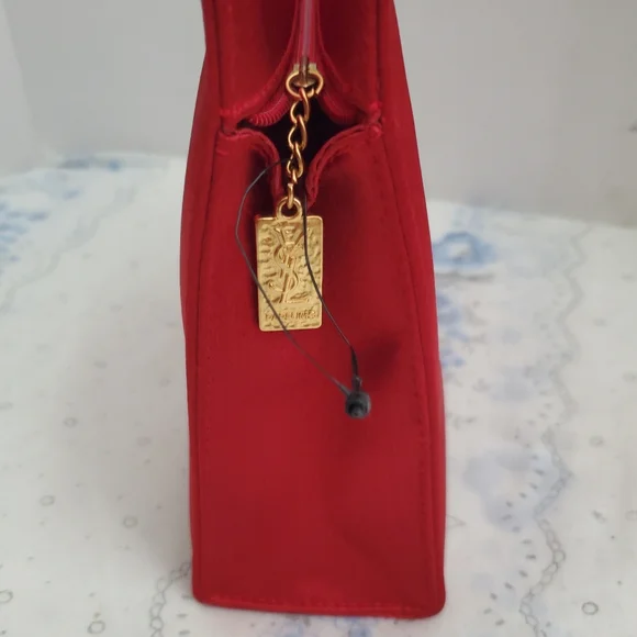 Yves Saint Laurent Parfums Cosmet case. - Picture 7 of 12